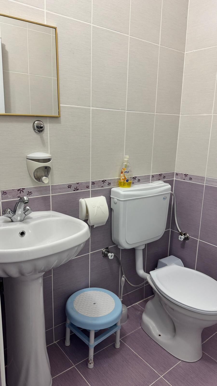 Standard Double Room | Bathroom | Shower, towels, soap, shampoo