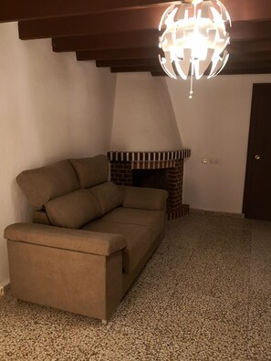 Living area - A complete change of scenery in the wild Andalusian mountains (Pizarra)