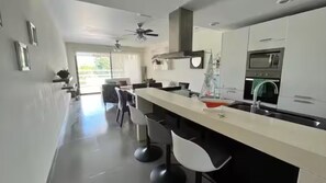 Private kitchen - Nick Price’s Beautiful Golfview Condo (Playa del Carmen)
