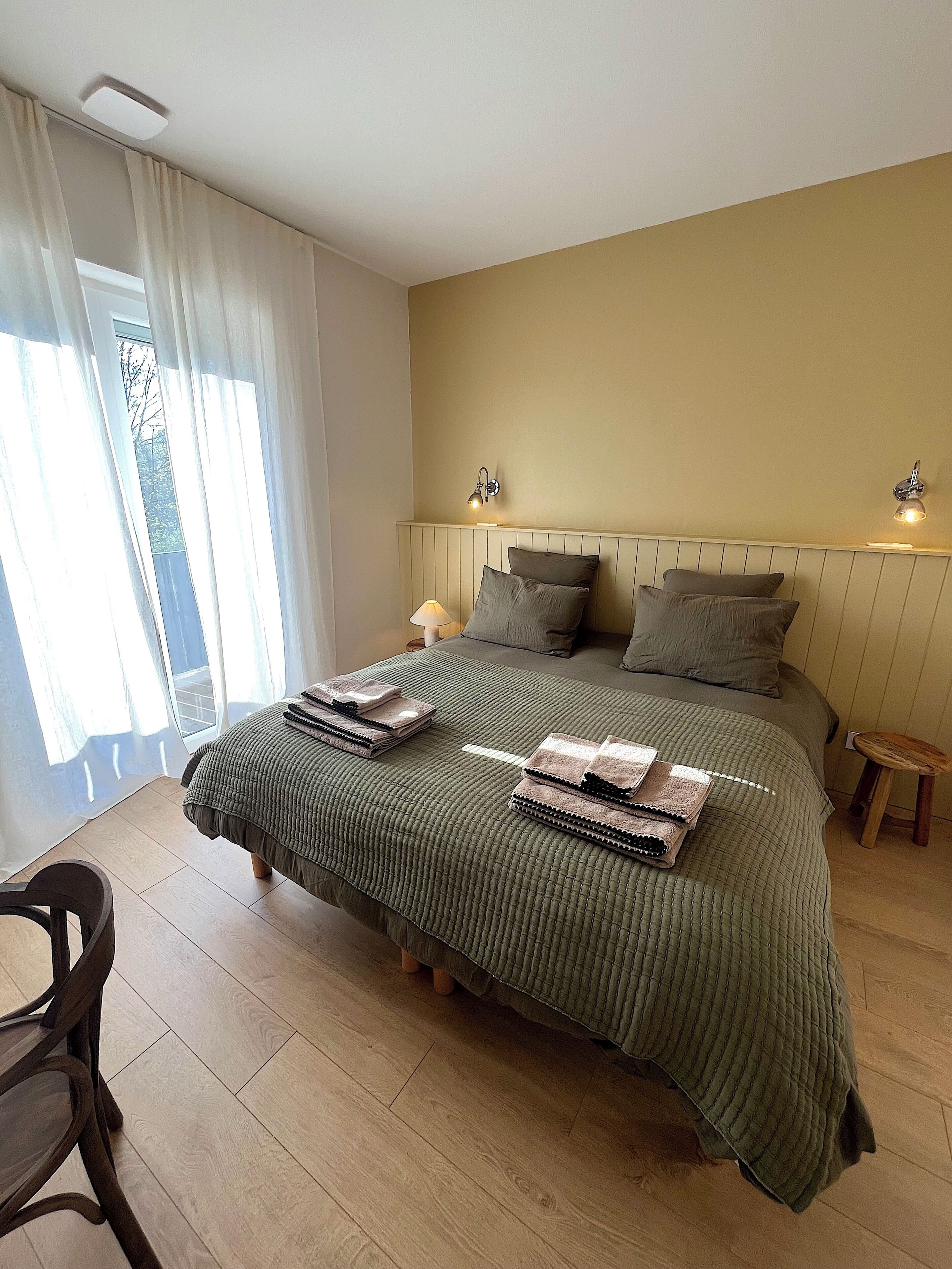 4 bedrooms, travel cot, WiFi, bed sheets