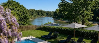 Le Clos des Berges de l'Ain - House 8/10 pers with swimming pool on the river bank - France