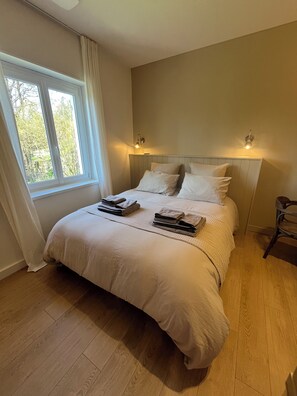 4 間睡房、可攜式嬰兒床、Wi-Fi、床單