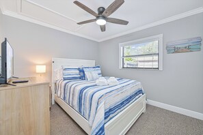 2 bedrooms, iron/ironing board, free WiFi, bed sheets - 1 Mile to the beach! Clean 2 Bedroom Cozy Duplex! (Bonita Springs)