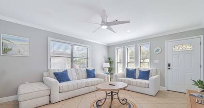 1 Mile to the beach! Clean 2 Bedroom Cozy Duplex!
