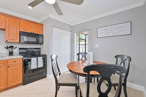 Fridge, microwave, oven, stovetop - 1 Mile to the beach! Clean 2 Bedroom Cozy Duplex! (Bonita Springs)