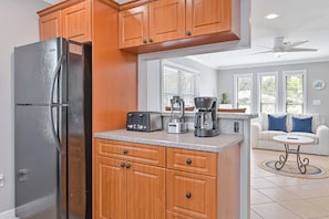 Interior - 1 Mile to the beach! Clean 2 Bedroom Cozy Duplex! (Bonita Springs)