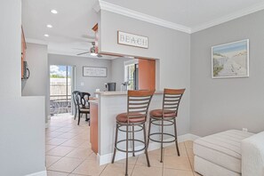 Interior - 1 Mile to the beach! Clean 2 Bedroom Cozy Duplex! (Bonita Springs)