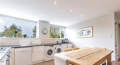 Spacious 2 Bedroom Apartment