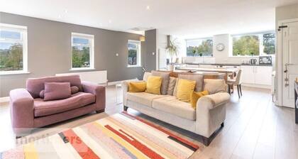 Spacious 2 Bedroom Apartment