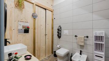 Dusche, Haartrockner, Handtücher