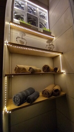 Interior - Montereale Holiday House Apartment with Wi-Fi, Air Conditioning and Sauna on Request (Monreale)