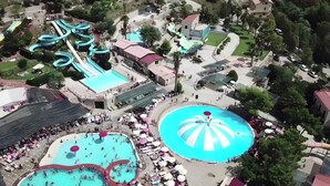 A water park with multiple slides, pools, and sunbathing areas. - Montereale Holiday House Apartment with Wi-Fi, Air Conditioning and Sauna on Request (Monreale)