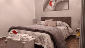 1 bedroom, iron/ironing board, WiFi, bed sheets - Montereale Holiday House Apartment with Wi-Fi, Air Conditioning, and Sauna on Request (Monreale)