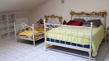 2 bedrooms, WiFi, bed sheets