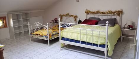 2 bedrooms, WiFi, bed sheets