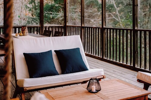 Blue Smoke Mountain-Side Cabin,Huge Screened Porch