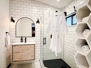 Shower, hair dryer - Haven at Cedar Haus: Luxury 1BR Escape w Hot Tub, EV Charger, Gourmet Kitchen, Fully Fenced Yard, Dogs OK (Idyllwild-Pine Cove)