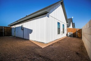 Exterior - Concho Comfort is a new 2-bedroom, 2-bath house with AC in enchanting San Angelo (San Angelo)