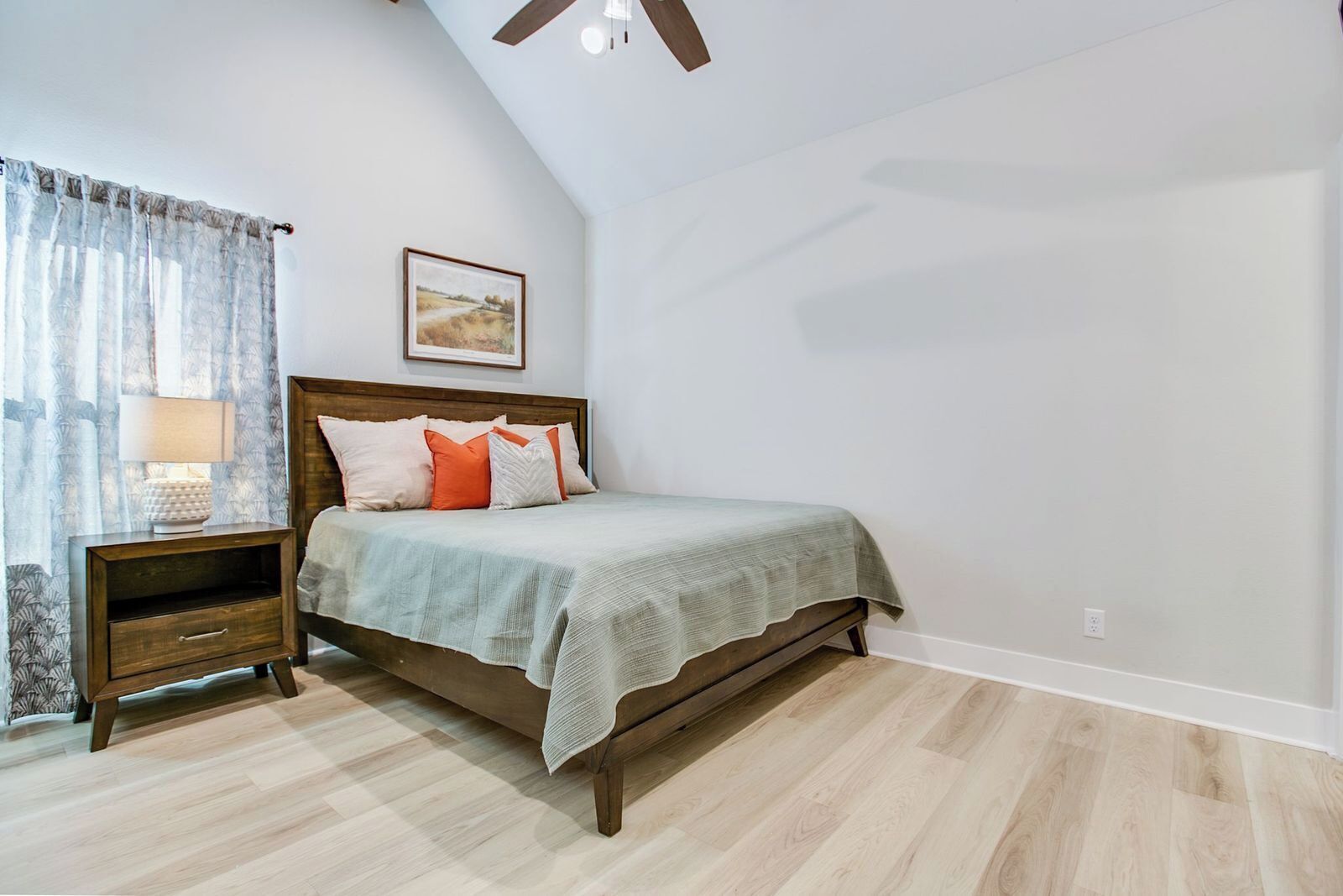 2 室のベッドルーム、インターネット、ベッドシーツ