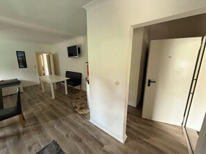 Interior - 4-bed apartment with kitchen & bathroom | Pension Kalifornia (Osterholz-Scharmbeck)