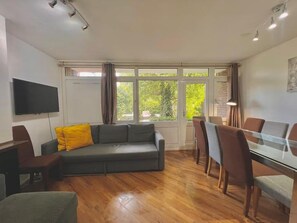 Interior - Three-bedroom House Close to Liverpool Street (London)