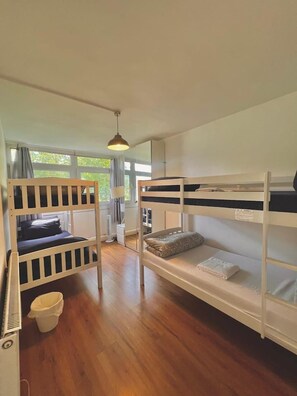 3 chambres, fer et planche à repasser, Wi-Fi gratuit, draps fournis
