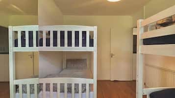 3 bedrooms, iron/ironing board, free WiFi, bed sheets