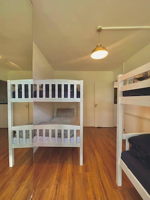 3 habitaciones, tabla de planchar con plancha y wifi gratis