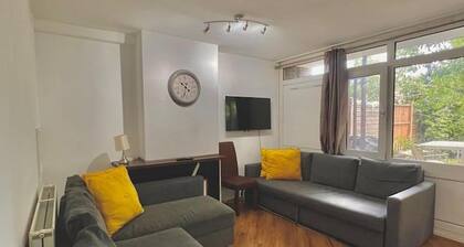 Three-bedroom House Close to Liverpool Street