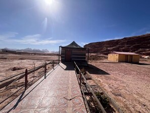 Property grounds - Wadi Rum Desert Wonders Camp (Wadi Rum)