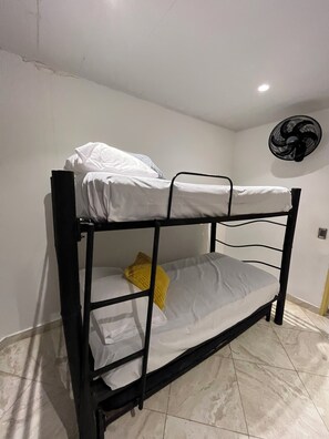Free WiFi, bed sheets - Hostal Pacífico Encanto (Medellin)