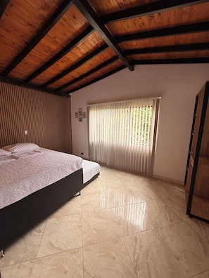 Wifi gratis y ropa de cama 