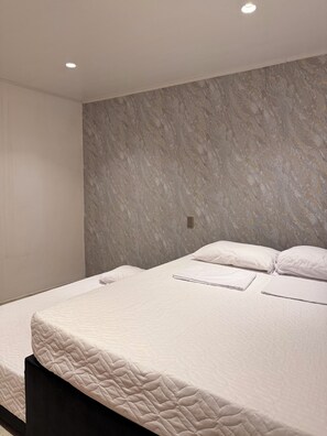 Free WiFi, bed sheets - Hostal Pacífico Encanto (Medellin)
