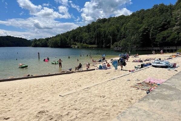 Beach - Cozy Getaway at Two Willows Horse Farm, near Lake Glenville, Highlands, Cashiers (Cullowhee)