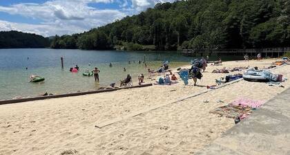 Cozy Getaway at Two Willows Horse Farm, near Lake Glenville, Highlands, Cashiers