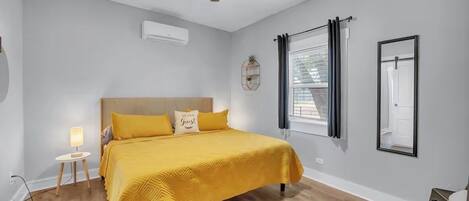 2 soverom, strykejern/-brett, internettilgang og sengetøy