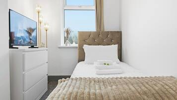 3 bedrooms, iron/ironing board, Internet, bed sheets