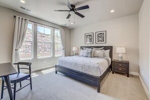 5 habitaciones, tabla de planchar con plancha, wifi y ropa de cama 