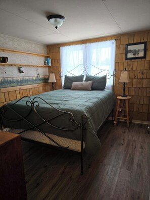 2 bedrooms, iron/ironing board, travel crib, free WiFi
