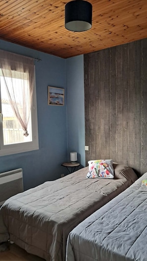 2 makuuhuonetta, silitysrauta/-lauta, Wi-Fi, vuodevaatteet