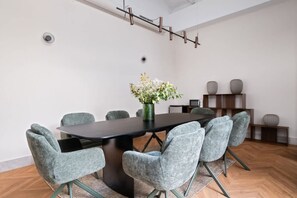 1 bedroom - Pac Fico Deluxe King Suite Near Retiro (Madrid)