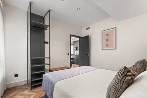 Apartment | 1 bedroom - Pac Fico Suite With Double Sofa Bed Near Retiro (Madrid)