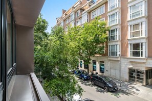 Apartment | 1 bedroom - Pac Fico Suite With Double Sofa Bed Near Retiro (Madrid)
