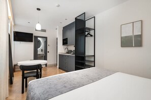 House - Pac Fico Deluxe King Suite Near Retiro (Madrid)