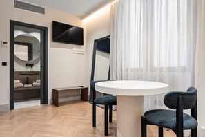 House - Pacifico Deluxe Double Suite Near Retiro (Madrid)