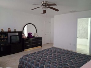 3 bedrooms, iron/ironing board, bed sheets