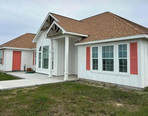 2853 sqft house w/ducks, seagulls & wildlife at breeze lakes and Chocolate Bay