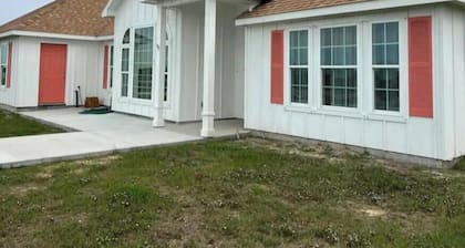 2853 sqft house w/ducks, seagulls & wildlife at breeze lakes and Chocolate Bay