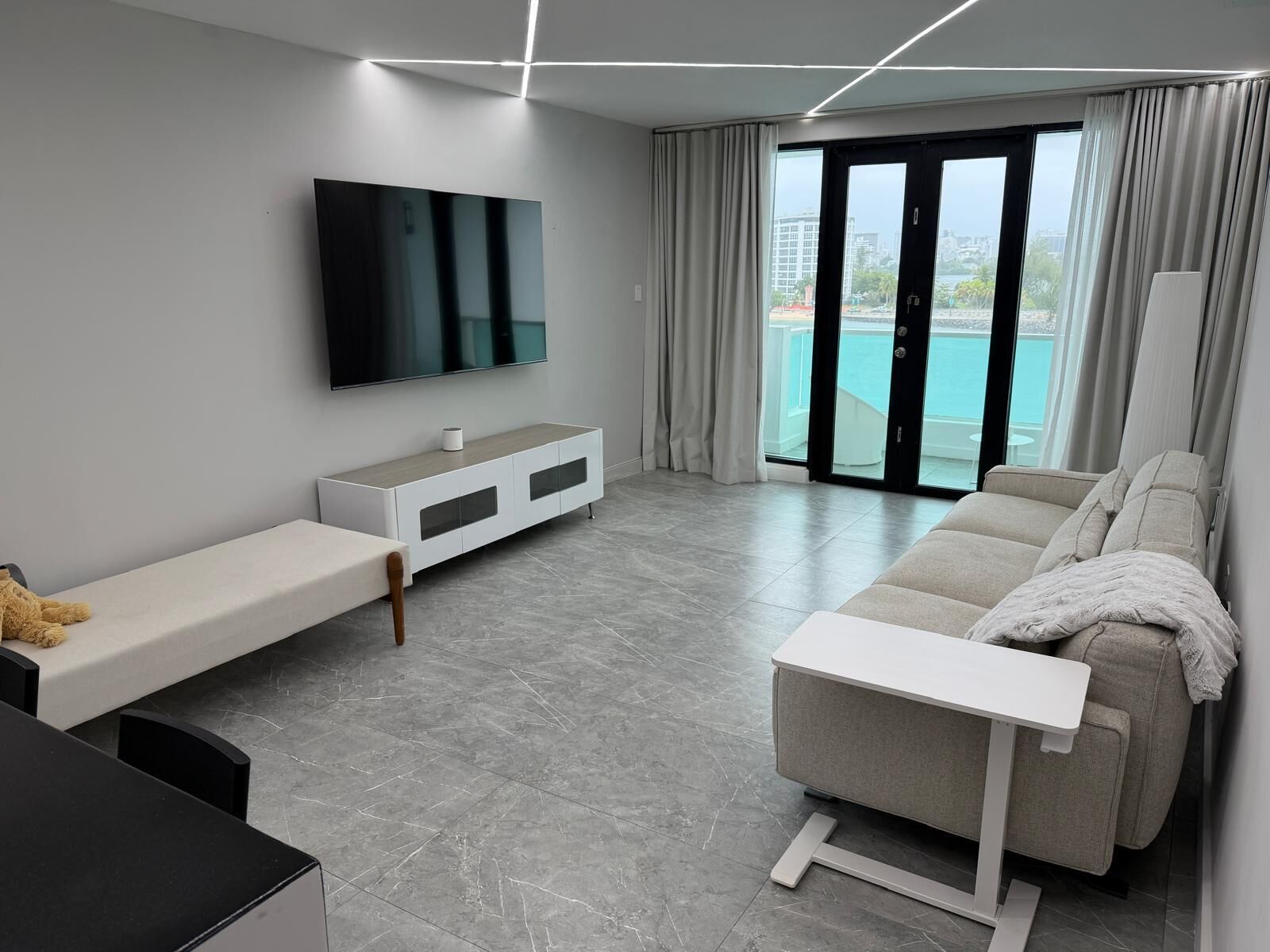 Luxury Apartment, 2 Bedrooms, Ocean View | Living area