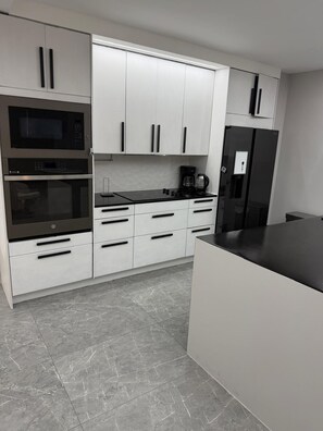 Luksusleilighet, 2 soverom, havutsikt | Eget kjøkken